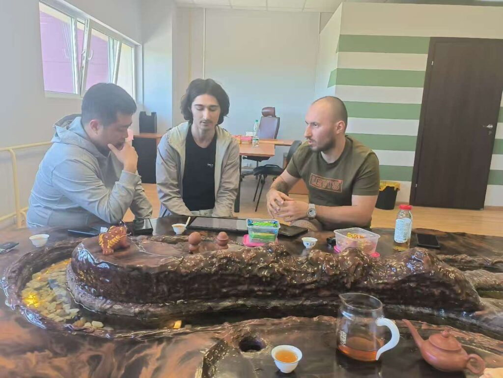 此次强强联合，不仅是品质与信任的双重保障，更为双方在汽车领域的发展注入了强大动力